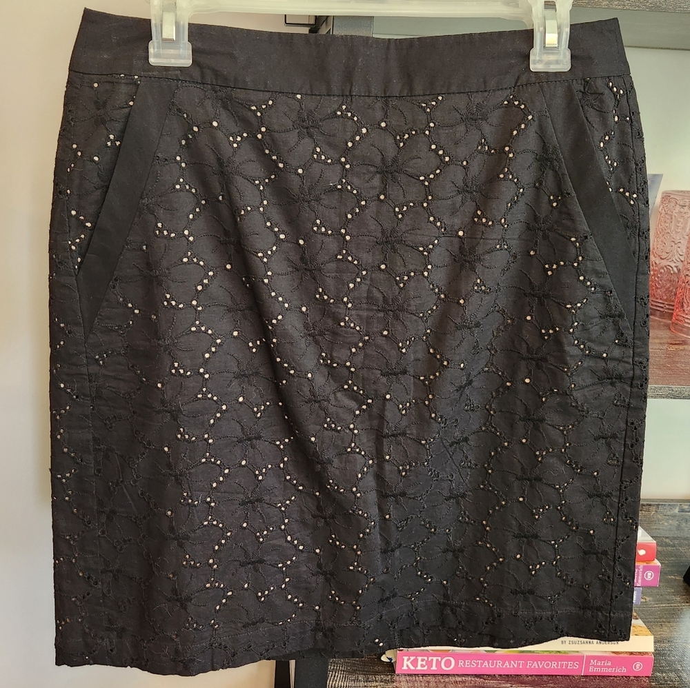 AnnTaylor Loft Size 6 Eyelet Black with Tan Lining,  Beautiful, Stylish